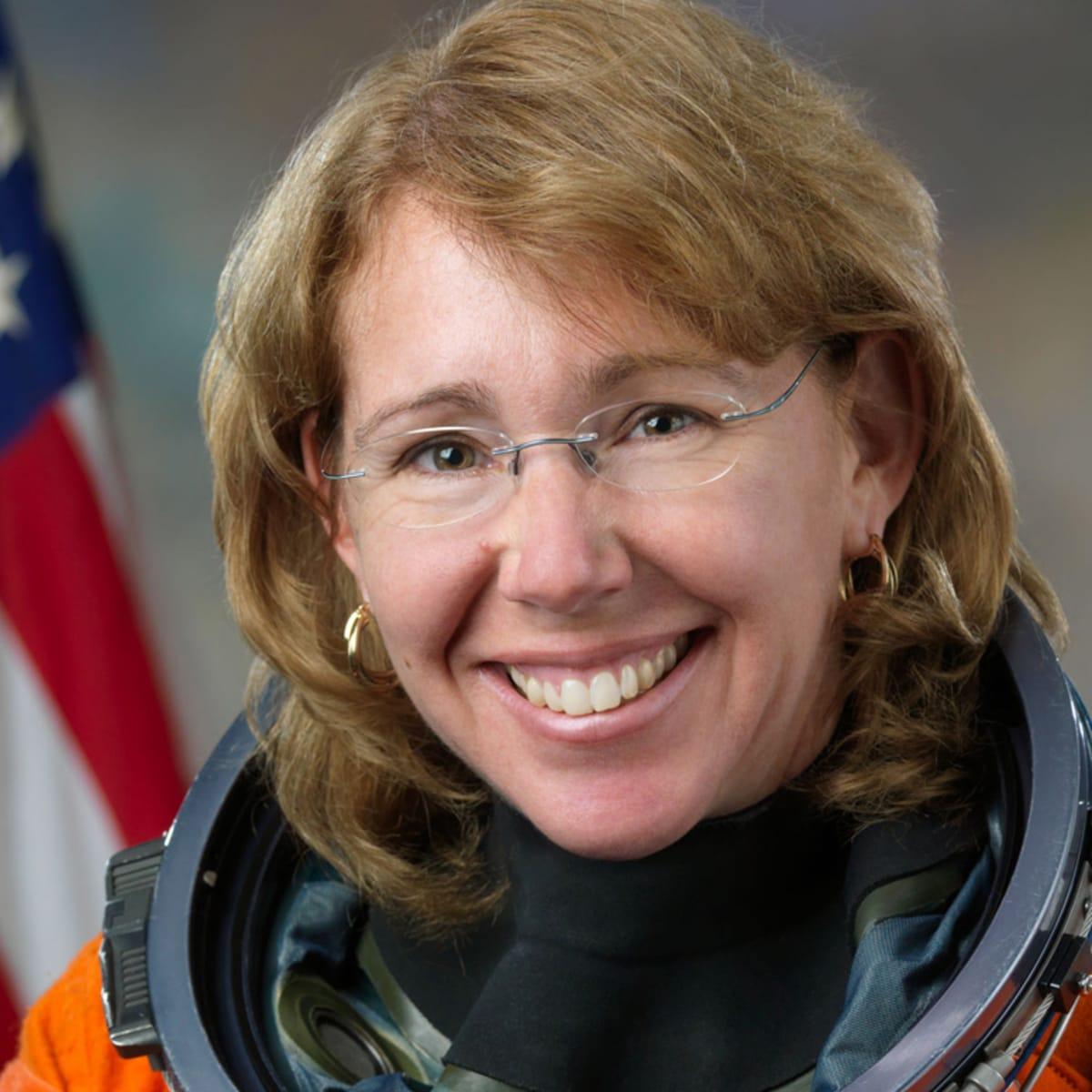 sandy-magnus-live-from-space-ftr.jpg
