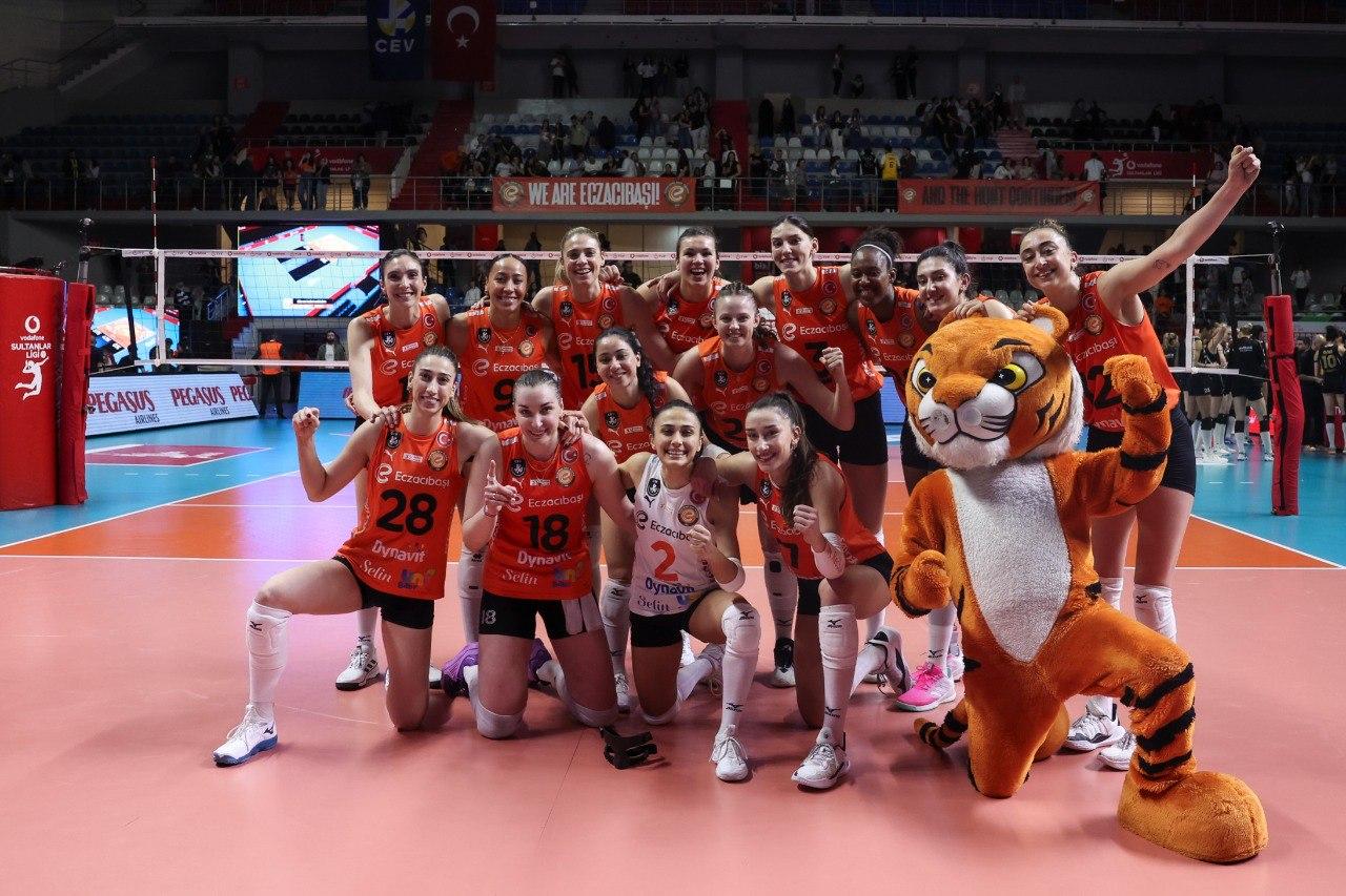 Eczacıbaşı Kadın Voleybol Takımı