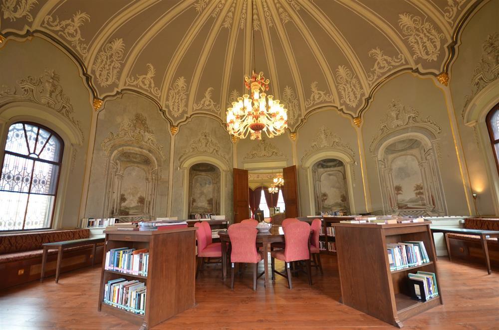 Literature Museum Libraries