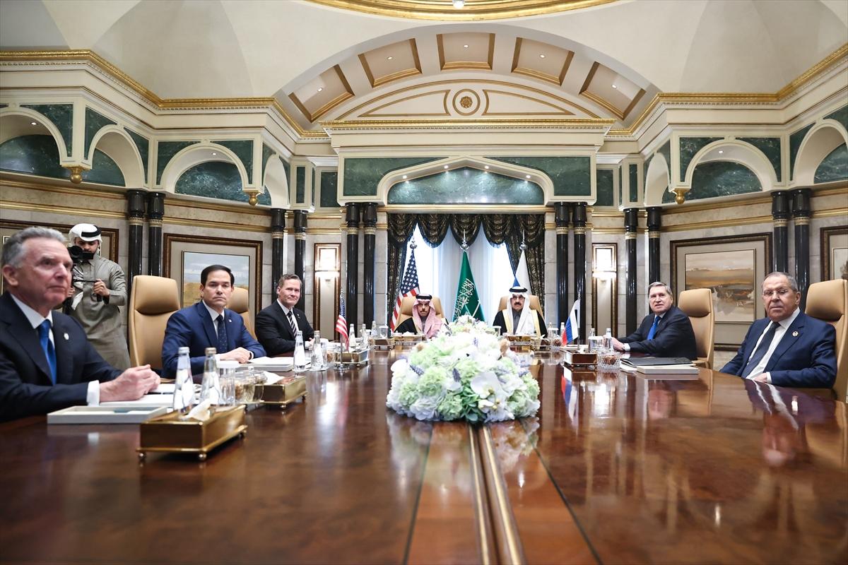 AA-20250218-37090271-37090263-ABD_VE_RUS_HEYETLERI_IKILI_ILISKILER_VE_UKRAYNA_KONULARINI_GORUSMEK_UZERE_RIYADDA_TOPLANDI.jpg