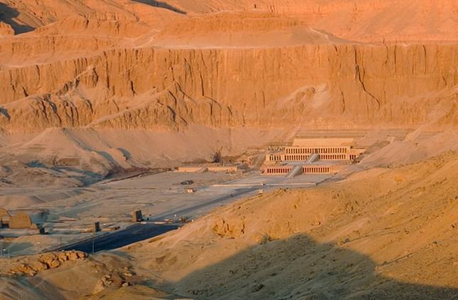 queen-hatshepsut-edit-001.jpg