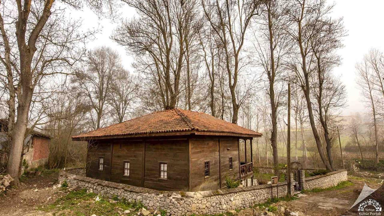 Bekdemir Çivisiz Camii