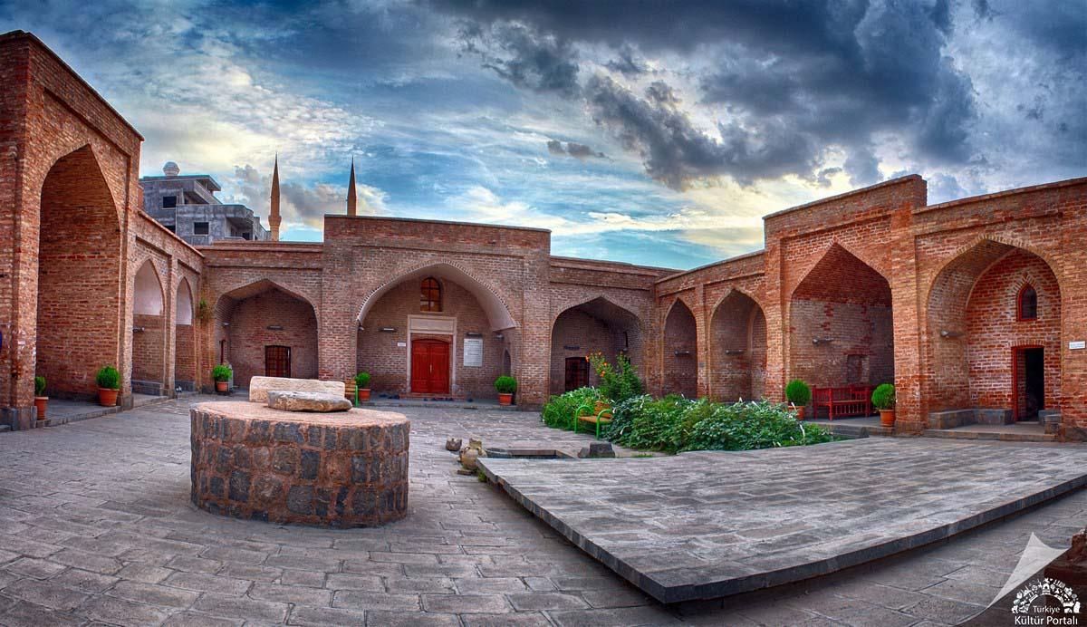 Red Madrasa