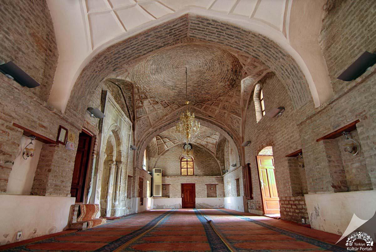 kirmizimedrese.jpg