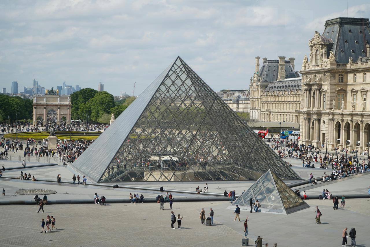 Louvre Museum