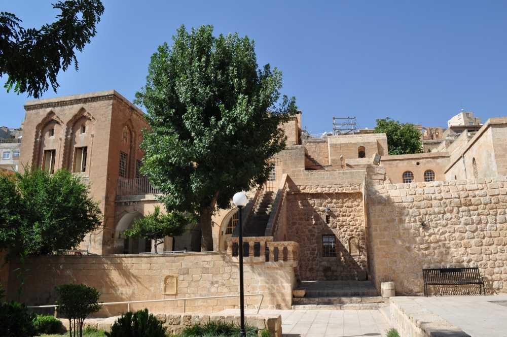 Mor Behnam Kilisesi