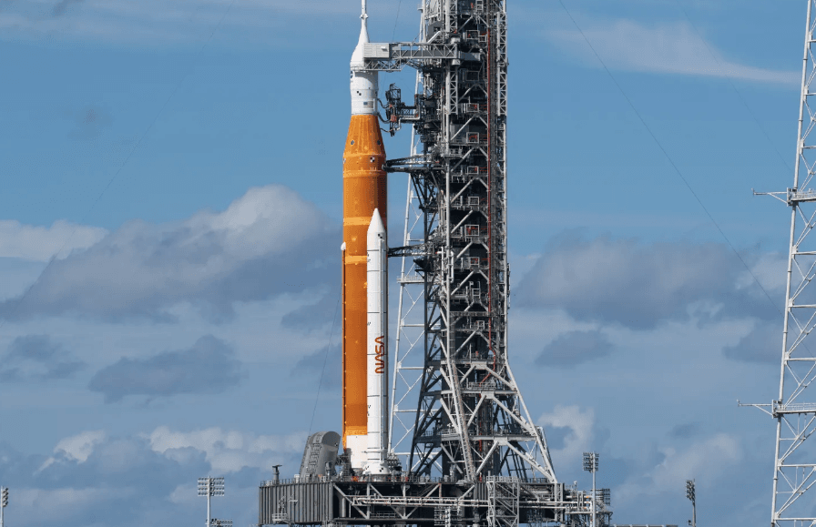 SLS (Space Launch System) 