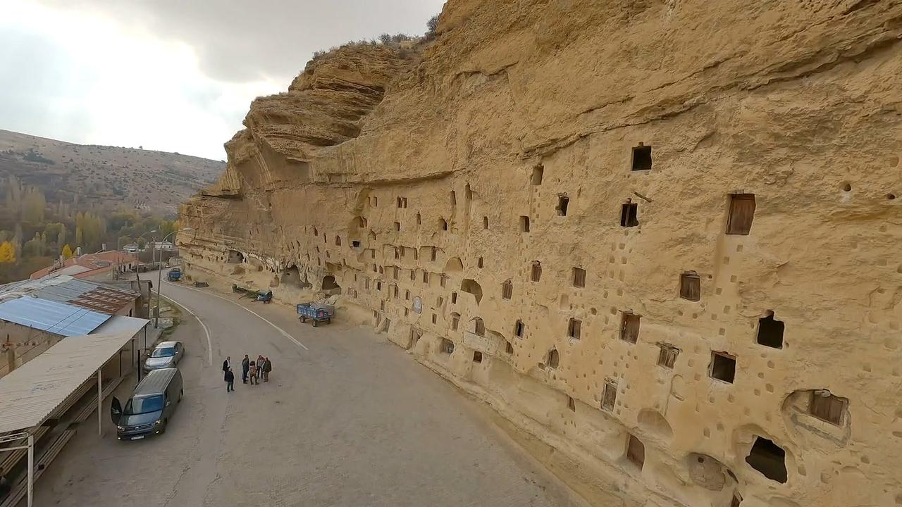 Manazan Mağaraları