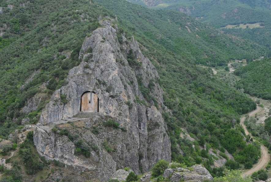 Laçin Kapılıkaya Rock Tomb