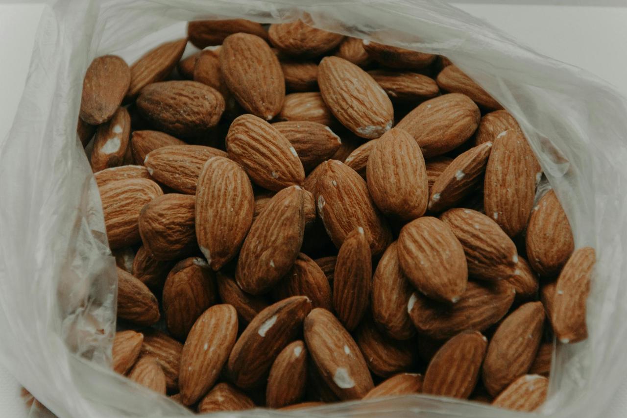 Badem (Amygdalus Communis L.)