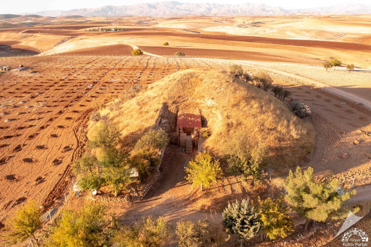 Adıyaman_Sofraz Tümülüsü_1 kopya.jpg