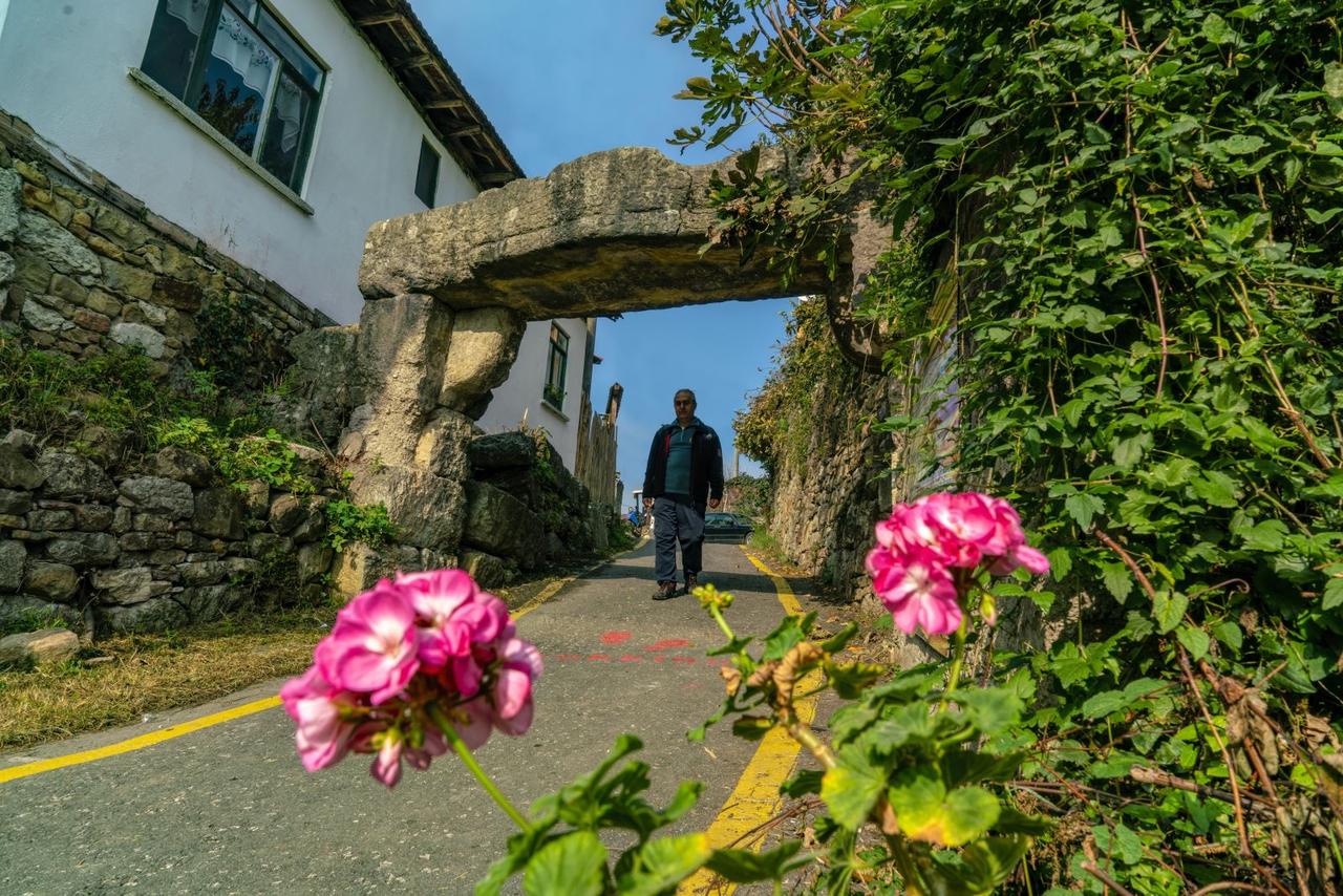 Konuralp Ancient Theatre – Kemerkasım Aqueducts Walking Park