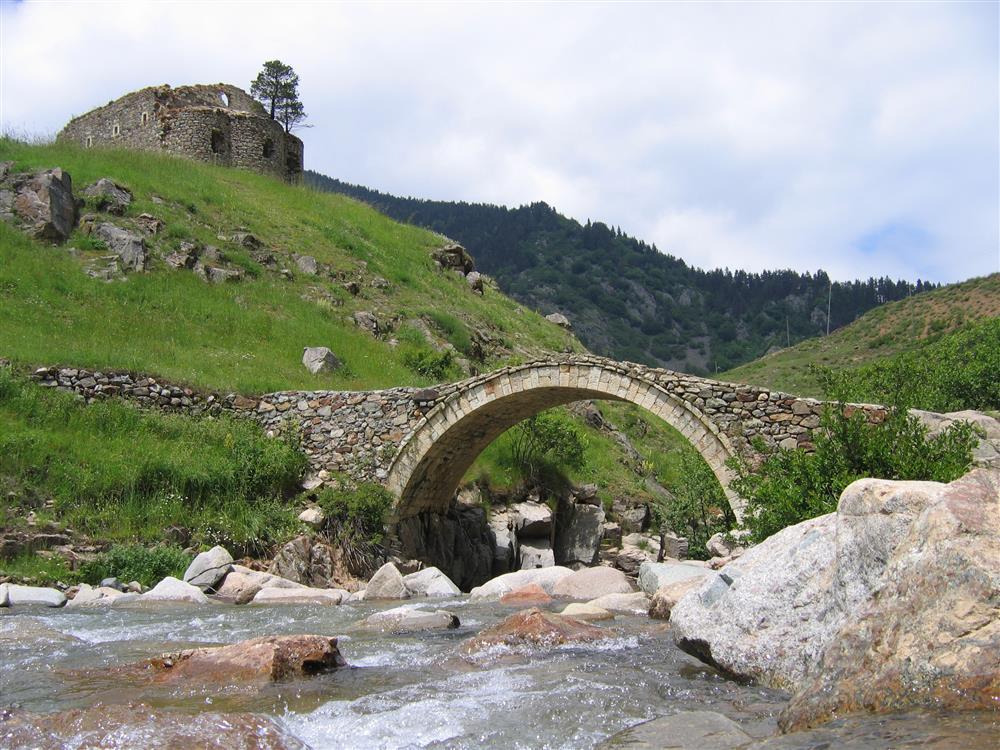 Çakrak Kilisesi ve Köprüsü