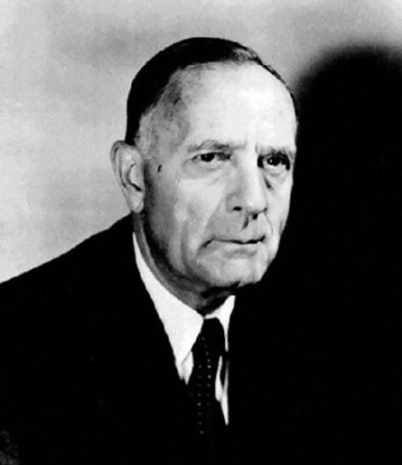 Edwin_Powell_Hubble_1889-1953_pillars.jpg