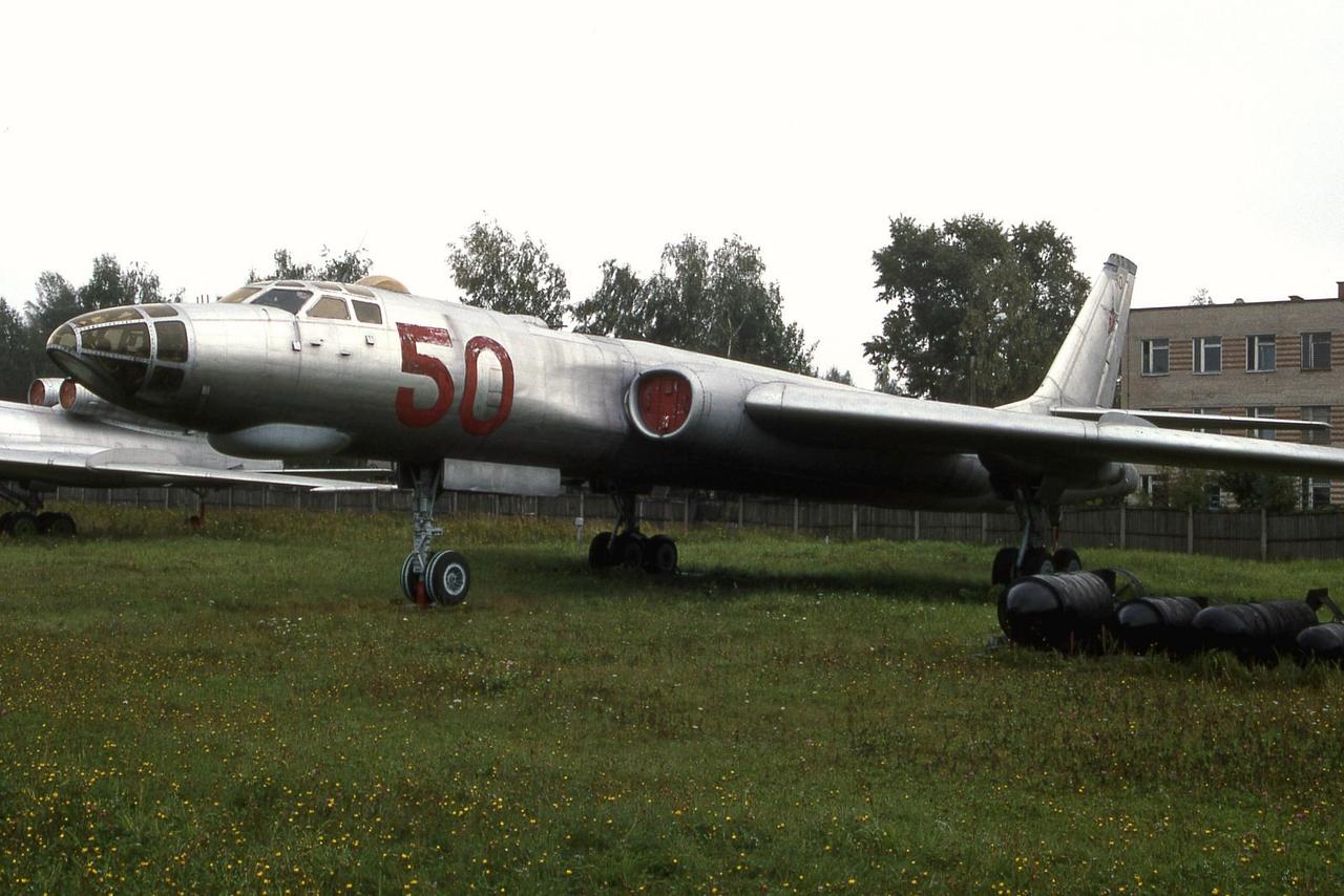 Tupolev Tu-16