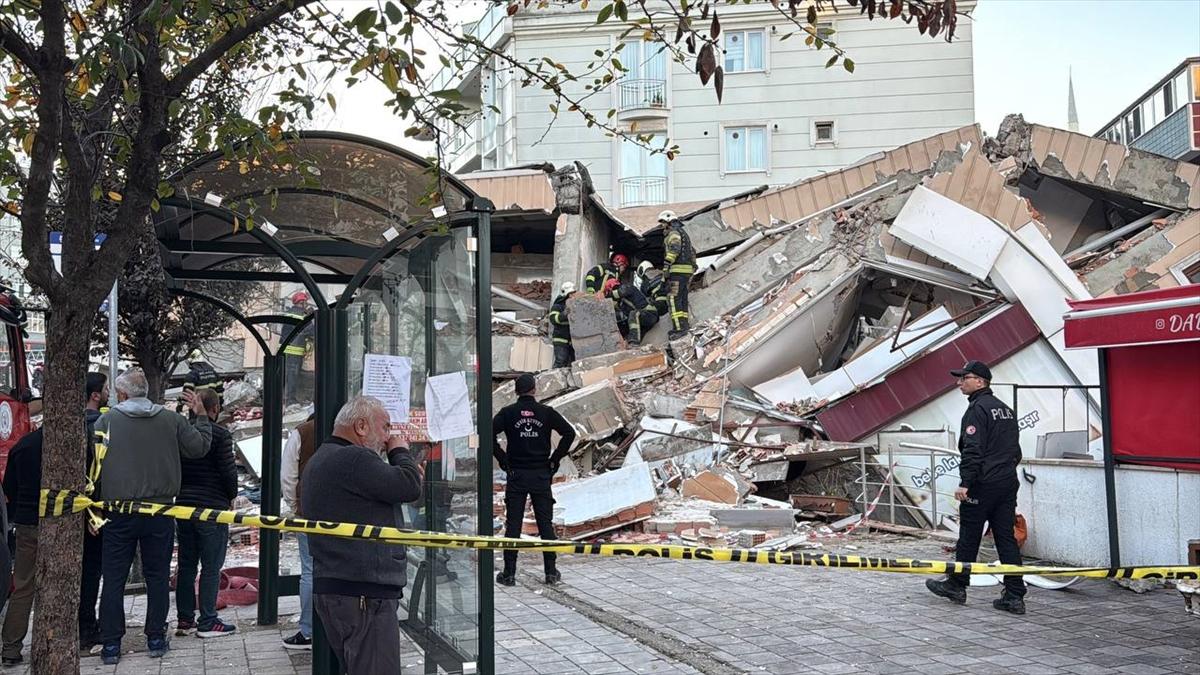 Demolition of Arslan Apartment in Kocaeli