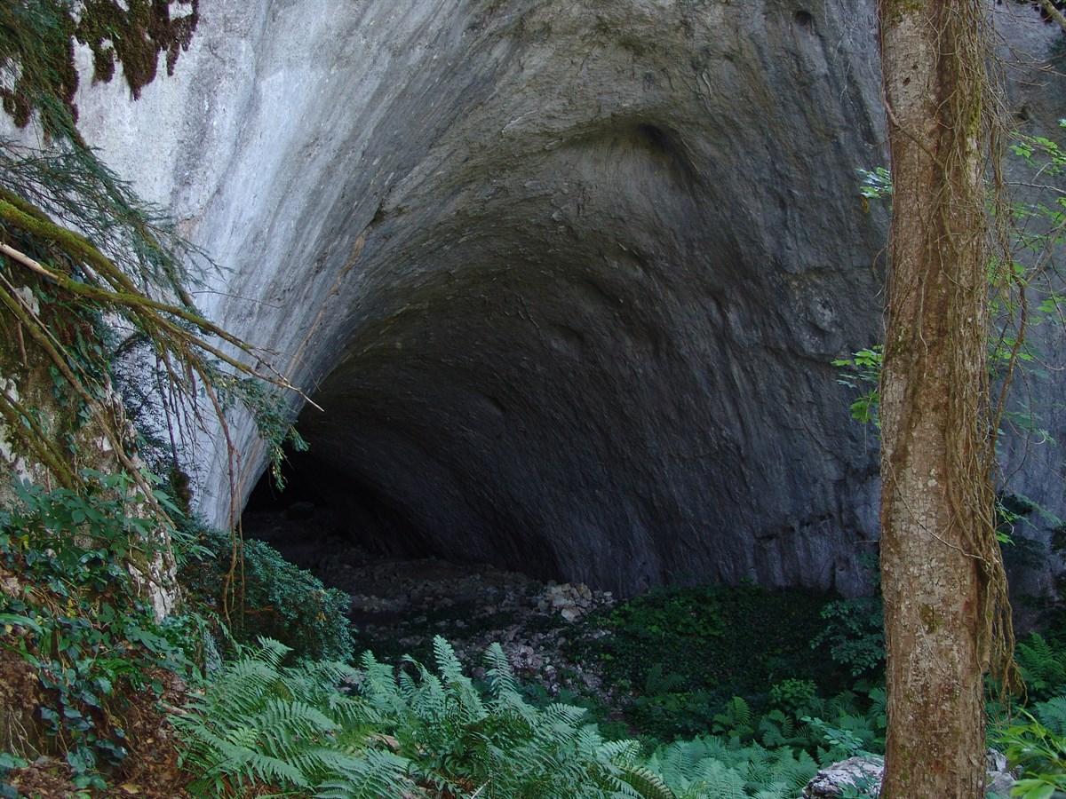 Ilgarini Cave