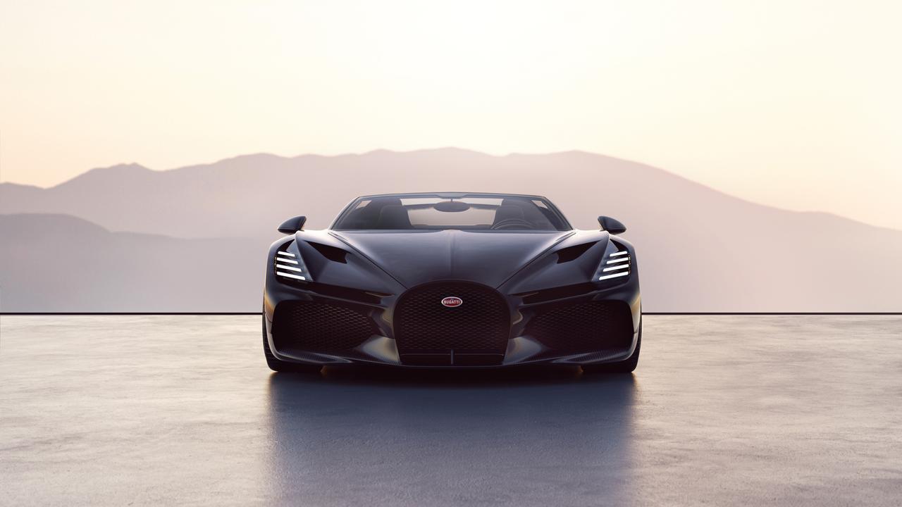08 BUGATTI_Roadster_launch-set.jpg