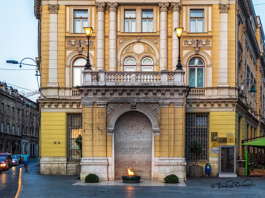 Sönmeyen Ateş Anıtı (Vječna Vatra)