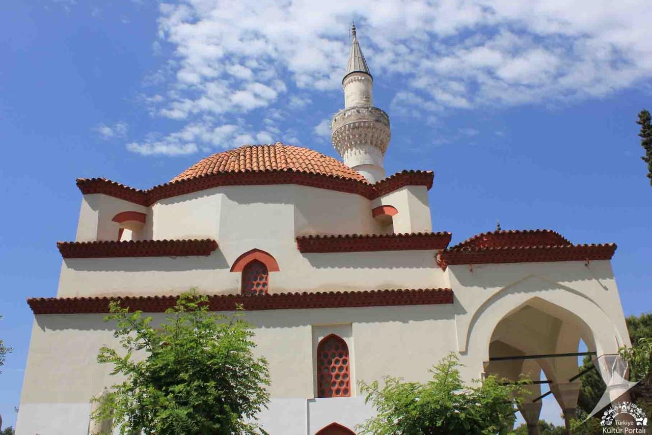 Üveys Paşa Camii