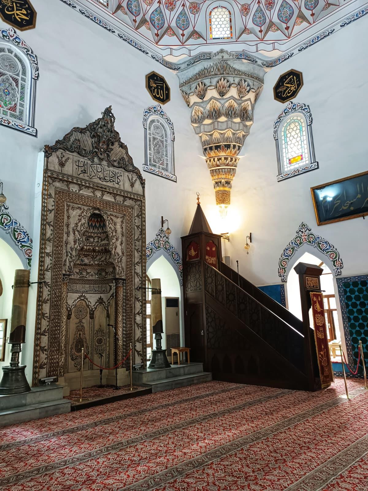 Zamandan Münezzeh Olma Hâli ve Mekânın Derinliklerinde Kayboluş: Bursa Muradiye Külliyesi