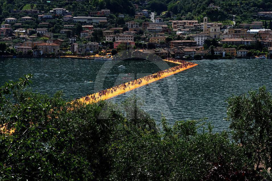 Floating Piers