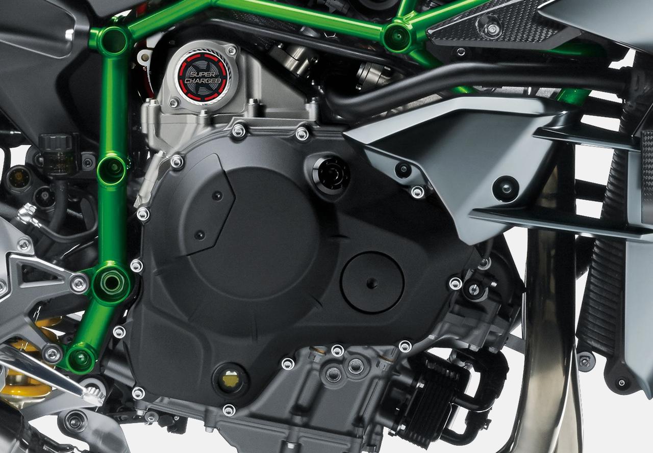 Ninja H2 için Kawasaki Havacılık ve Gaz Türbini departmanlarınca geliştirilen santrifüj tipi süperşarj ünitesi ve alüminyum pervane.