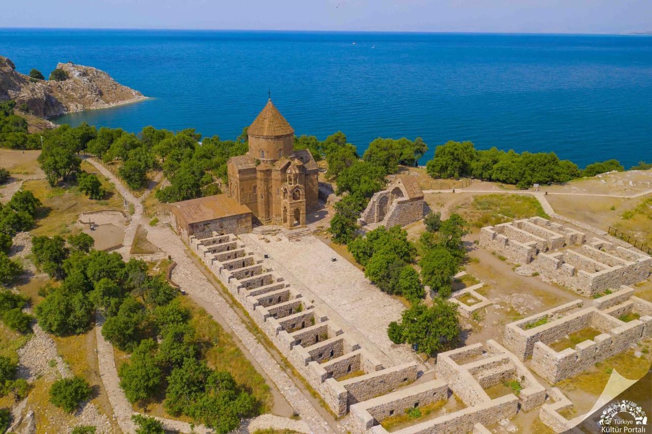 Akdamar Adası