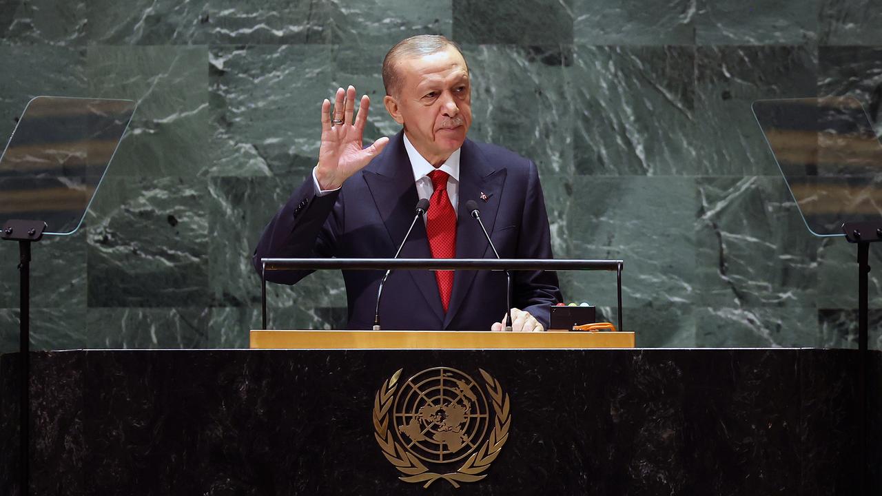 DÜNYA SİYASİ TARİHİNDE İSTİSNAİ BİR KOMBİNASYON: RECEP TAYYİP ERDOĞAN LİDERLİĞİ