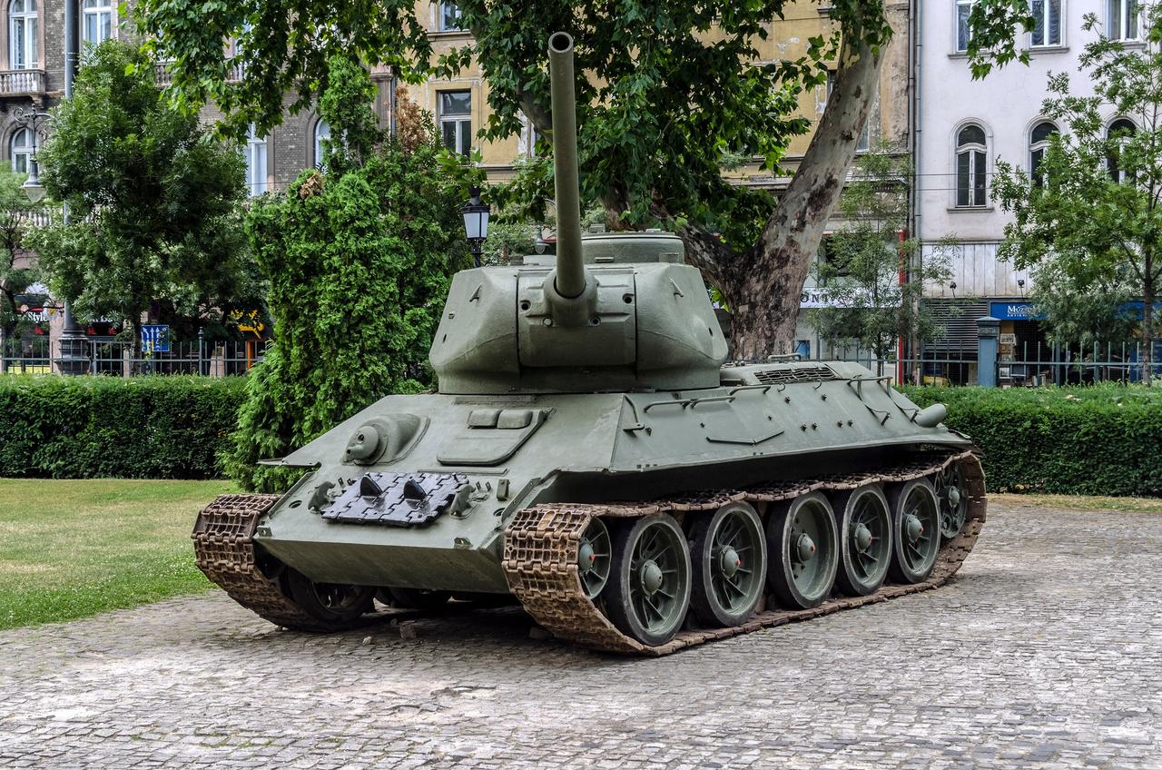 istvan_karoly_bocs-t-34-85-tank-7081872.jpg