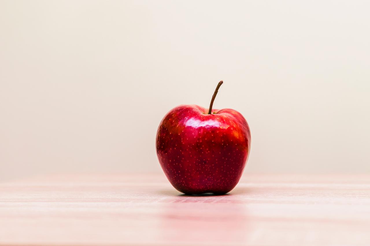 Apple (Malus domestica)