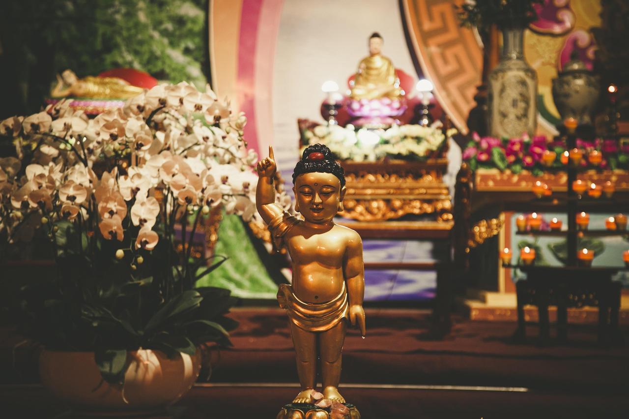 quoctrung0106-vesak-5142395_1920.jpg