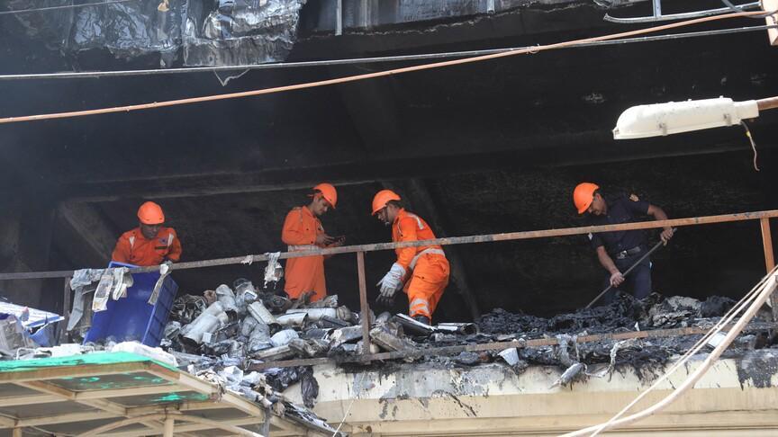 Yeni Delhi Malviya Nagar Otel Yangını image