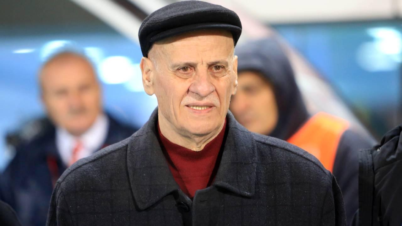 Ahmet Suat Özyazıcı