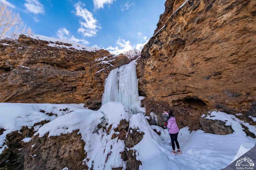 Sirakayalar Waterfall