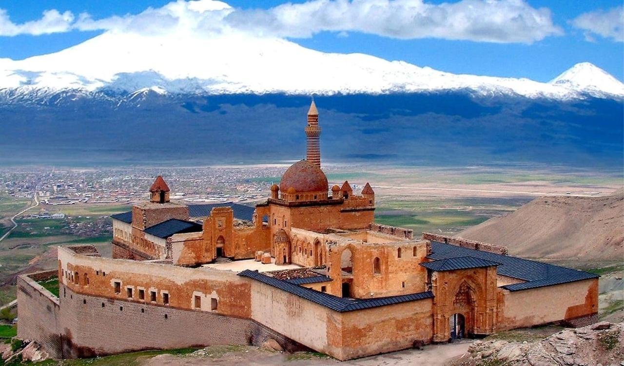 İshak Paşa Sarayı