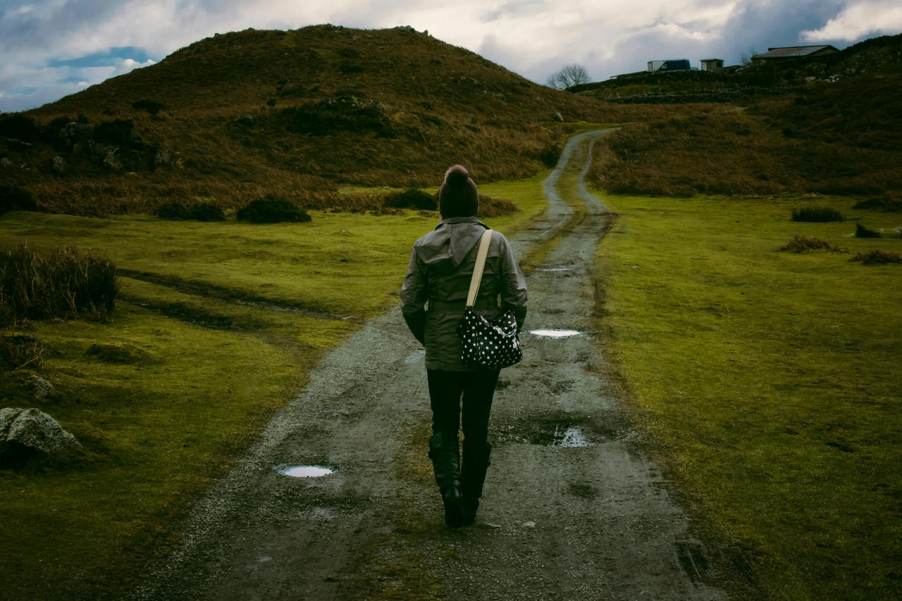 Loneliness in Modern Societies: The Paradox of the Digital Age