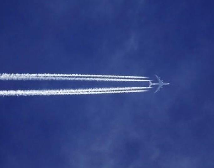 Aircraft Contrails