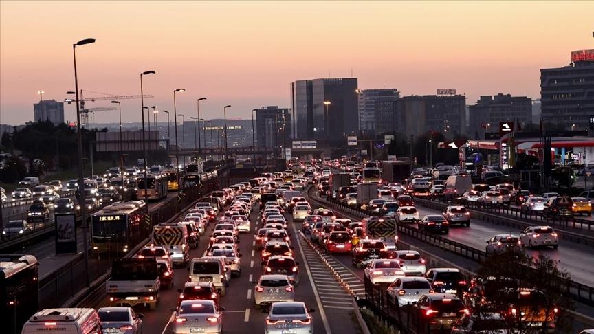 İstanbul’da Ulaşım Zorluğu: Nedenleri ve Çözümler