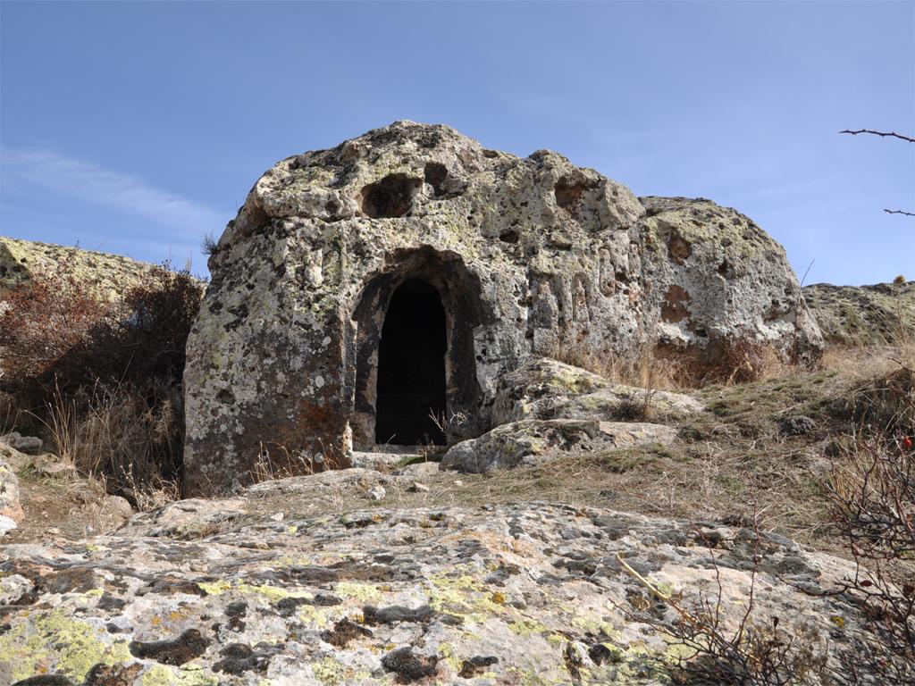 Karatlı Bird Rock Tombs