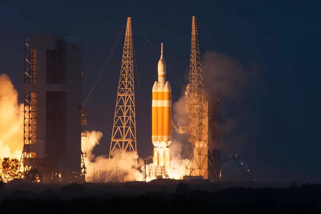 Delta IV Heavy