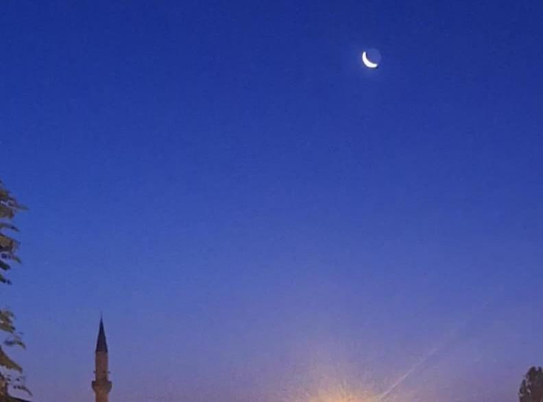 Why are days on the Moon visible in the sky?