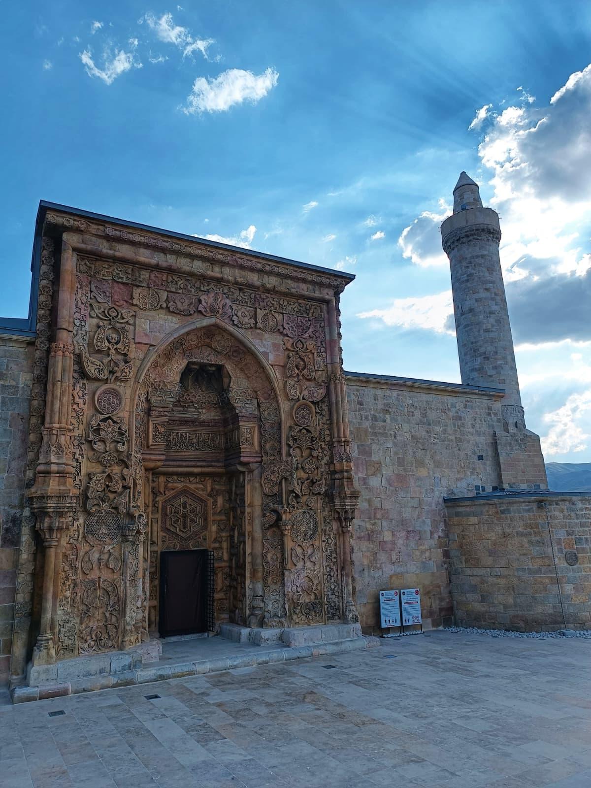 Art Challenging Time: The Divriği Great Mosque with Its Embroidered Stone Carvings