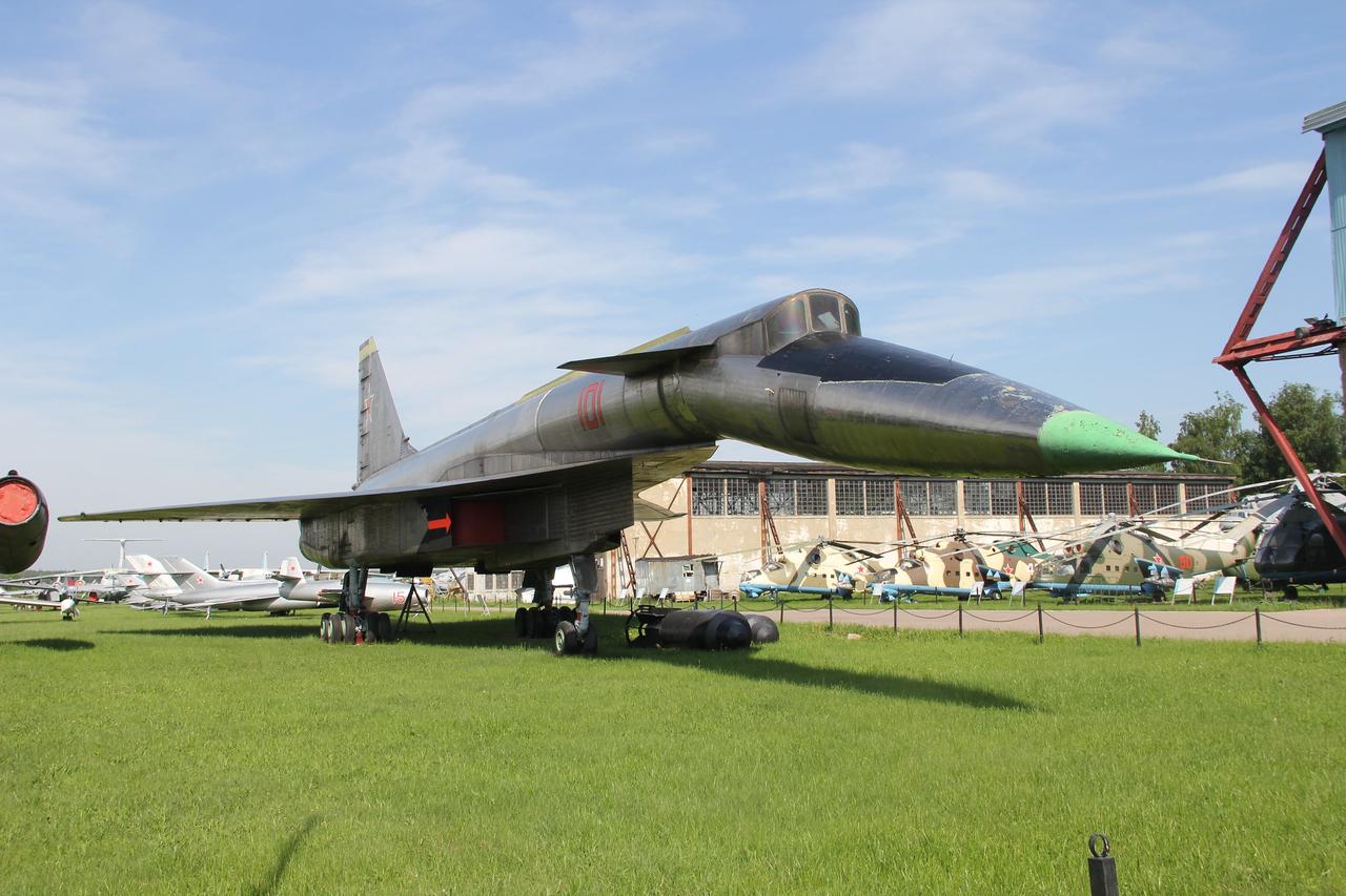 Sukhoi T-4