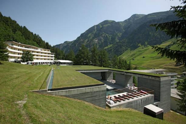 Peter Zumthor and Therme Vals: The Sensory Architecture of Stone, Light, and Water